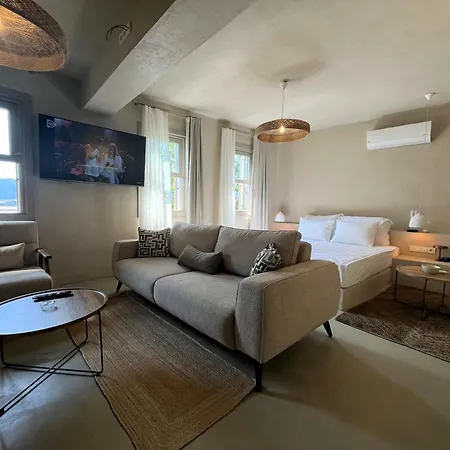 Calestia Boutique House *