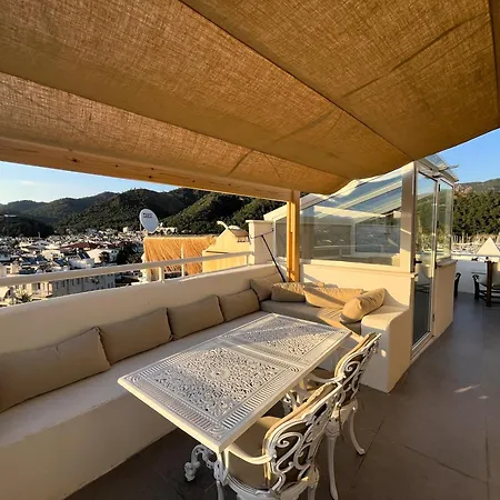 Calestia Boutique House مرمريس