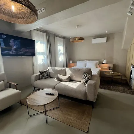 Calestia Boutique House مرمريس